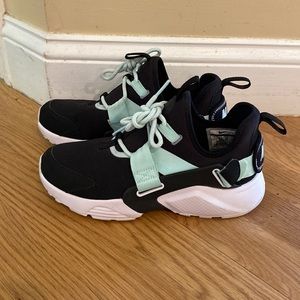 Women’s Nike Sneakers Black and Mint Green Size 7